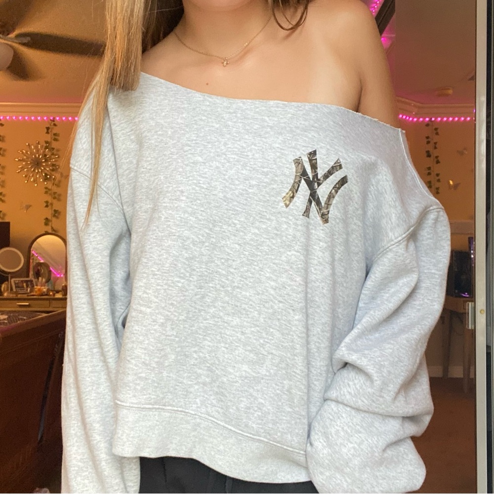 hand printed camo NY yankees cropped off the shoulder sweatshirt